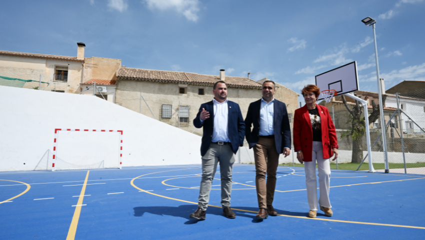 Impulsada la revitalización de Almaciles con la mejora de su pista deportiva