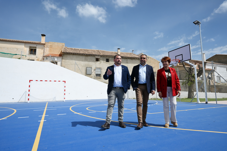 Impulsada la revitalización de Almaciles con la mejora de su pista deportiva