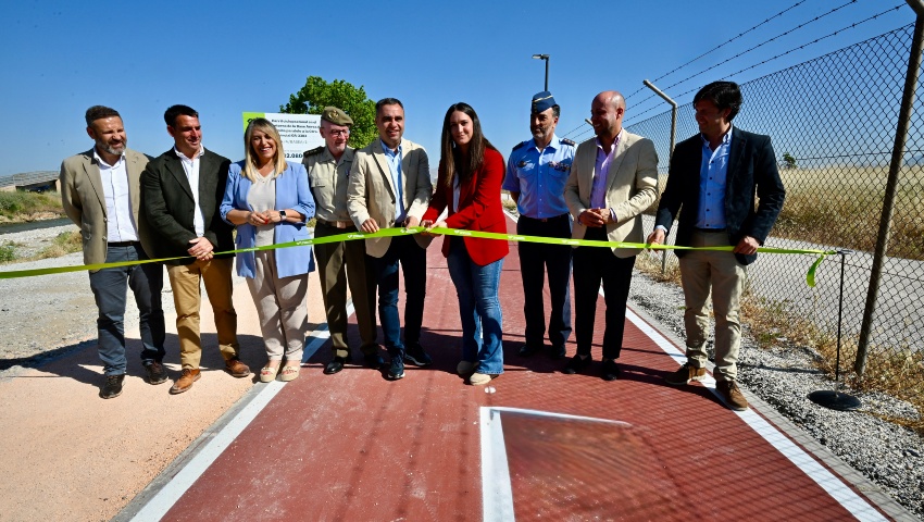 Inaugurado el gran paseo ciclopeatonal que conecta Ogíjares y Las Gabias alrededor de la Base Aérea