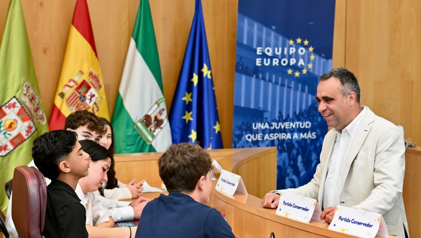 Diputación se transforma en el Parlamento Europeo por un día al acoger ¿Mini MEU Granada 2026¿
