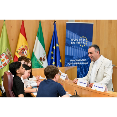 Diputación se transforma en el Parlamento Europeo por un día al acoger ‘Mini MEU Granada 2026’