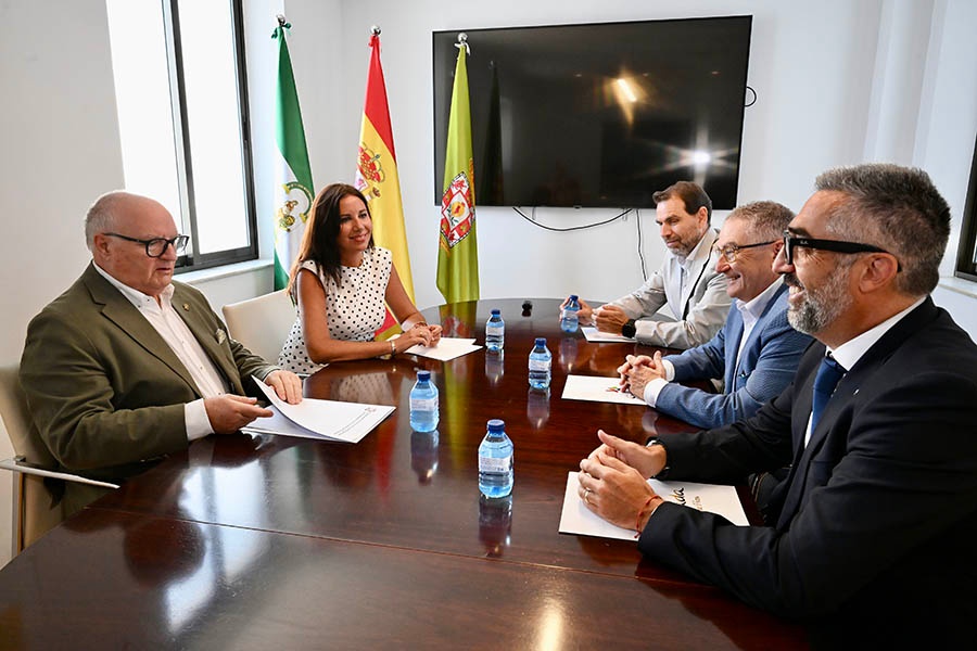 El Patronato de Turismo mantiene la línea de trabajo con Federación de Hostelería y Cámara de Comercio