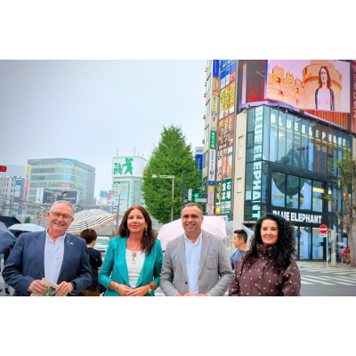 Tokio ya mira a Granada con el estreno de la campaña internacional 'Granada ante el mundo'