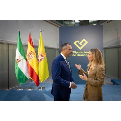Francis Rodríguez recibe a la presidenta del Parlamento de Andalucía, Ana Mestre, en su primera visita institucional a la Diputación