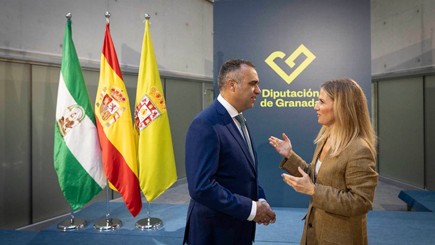 Francis Rodríguez recibe a la presidenta del Parlamento de Andalucía, Ana Mestre, en su primera visita institucional a la Diputación