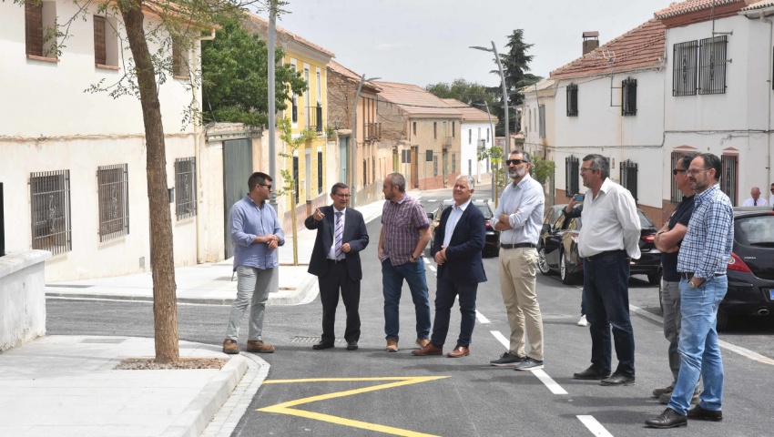 Concluye la reforma integral de la calle principal de Ácula, en Ventas de Huelma