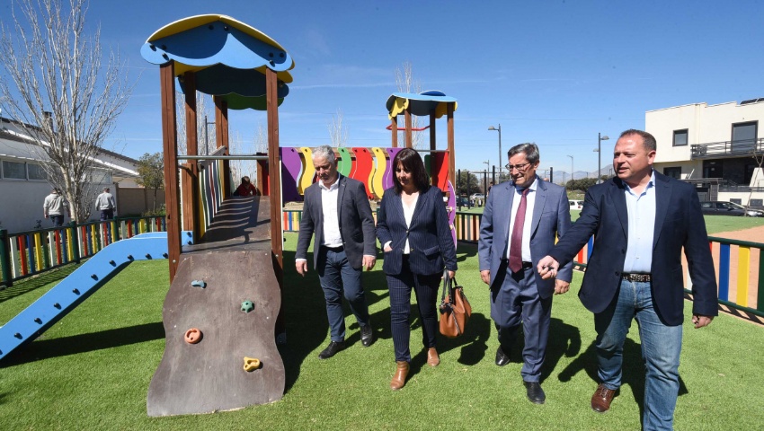 Cúllar Vega recupera dos parques públicos tras una remodelación financiada por Diputación y fondos europeos