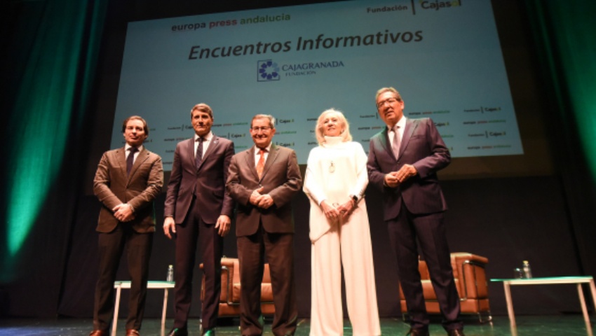 Entrena pedirá a la Junta una licitación pública similar a la de Asturias para ampliar las conexiones aéreas