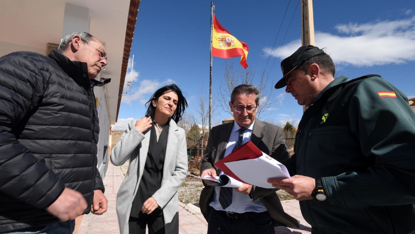 Con este acuerdo, las dos instituciones tienen el objetivo de contribuir en la mejora de las condiciones de trabajo de los miembros de la Guardia Civil y garantizar la seguridad de los granadinos en el conjunto de la provincia.