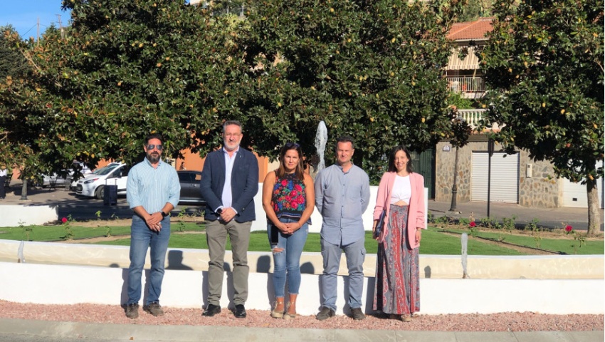Cenes de la Vega renueva la rotonda oeste de la Avenida de Sierra Nevada, emblema del acceso a la estación de esquí