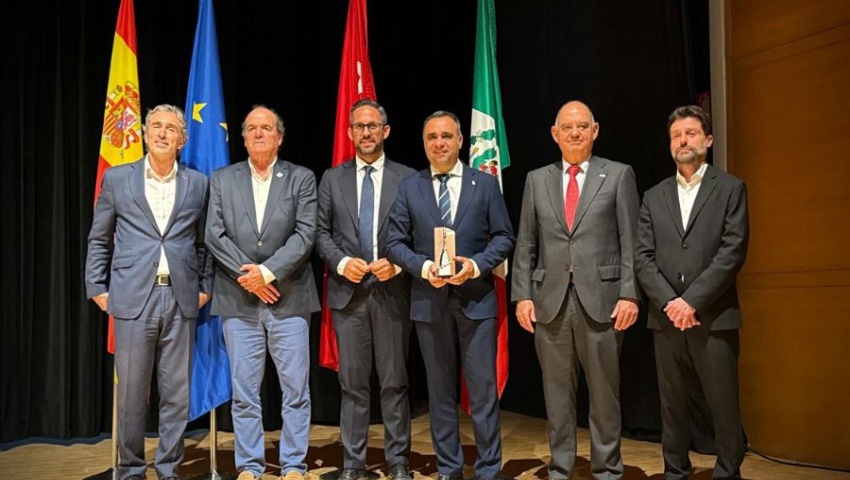Rodríguez recoge la Escoba de Platino a la gestión de la Ecocentral Granada, referente en España