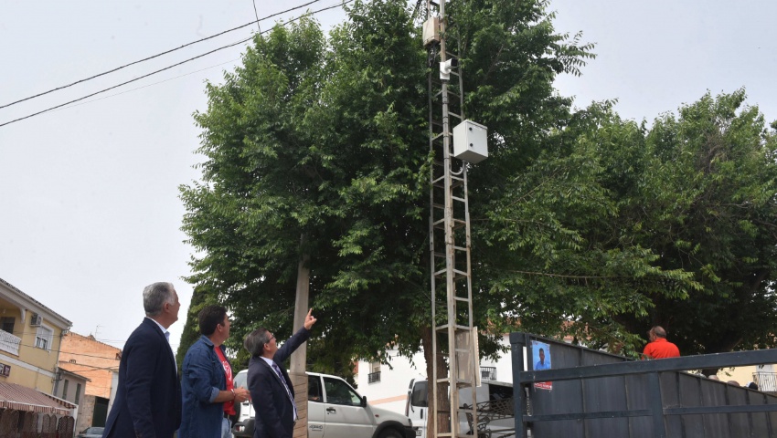 Escúzar instala cámaras en varias calles para controlar la seguridad vial del municipio