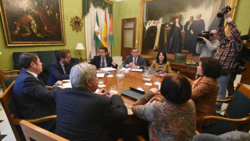 El Pacto por Granada acuerda una apuesta clara por la creación de empleo, la mejora de las frecuencias ferroviarias y entrar en el eje ferroviario and...