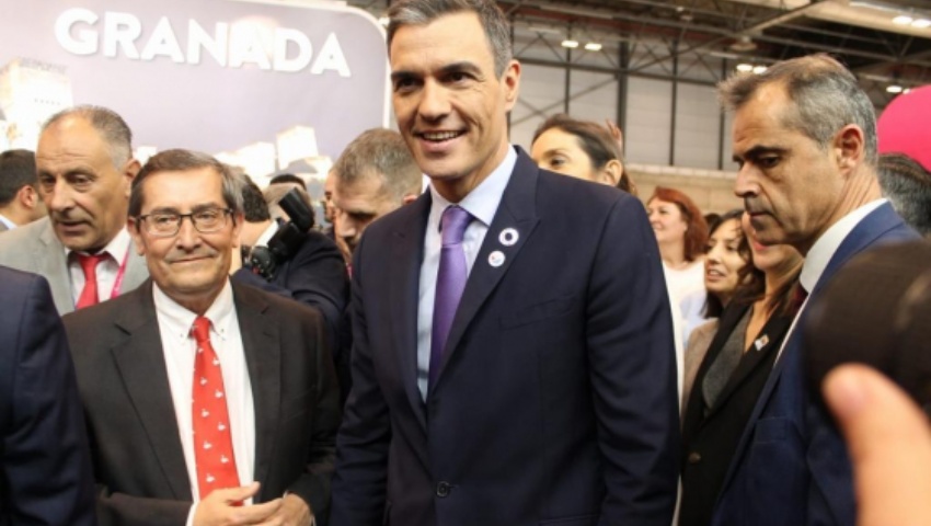 Pedro Sánchez visita el stand de Granada en Fitur 2023
