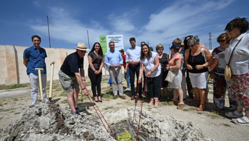Colocada la primera piedra de la futura piscina cubierta comarcal de Torre-Cardela