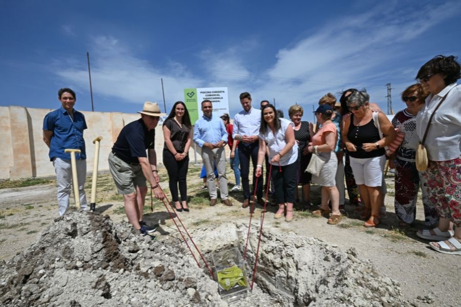 Colocada la primera piedra de la futura piscina cubierta comarcal de Torre-Cardela