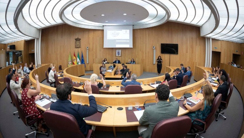 Un Pleno urgente da luz verde a 840.000 euros para acelerar la vuelta a casa de las familias desalojadas por los terremotos