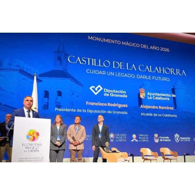 Rodríguez recoge el premio ‘Monumento Mágico de España 2026’ concedido al Castillo de La Calahorra