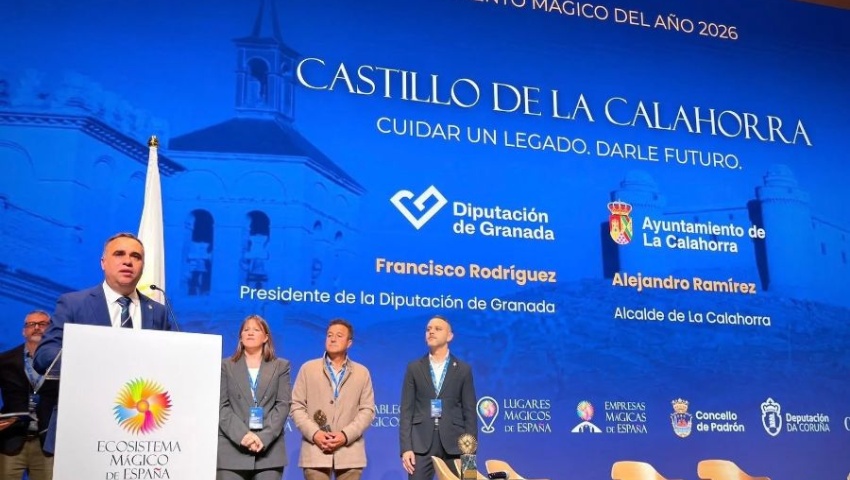Rodríguez recoge el premio ‘Monumento Mágico de España 2026’ concedido al Castillo de La Calahorra