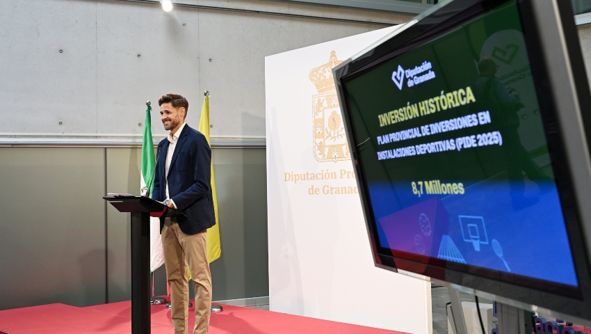 El diputado de Deportes, Eric Escobedo, en su comparecencia ante los medios de comunicación