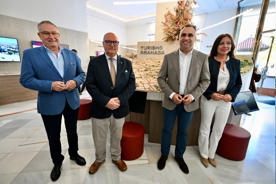Más de cuatro millones de euros para impulsar que el aeropuerto de Granada sea base de una compañía aérea