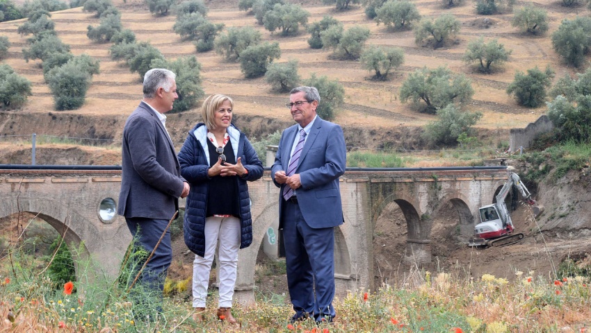 Avanzan las obras de restauración del Puente de los Ocho Ojos en Jun